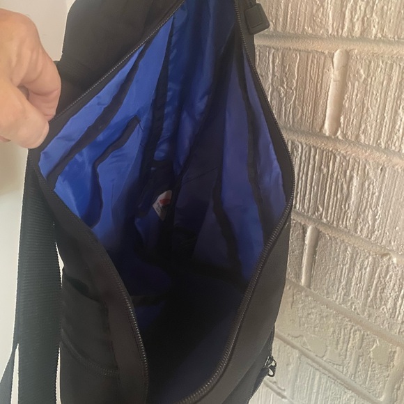 AmeriBag Healthy Back Large Black Sling Bag - Picture 13 of 13